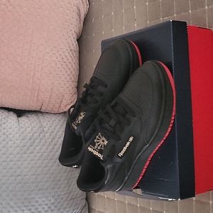 Reebok Sneakers